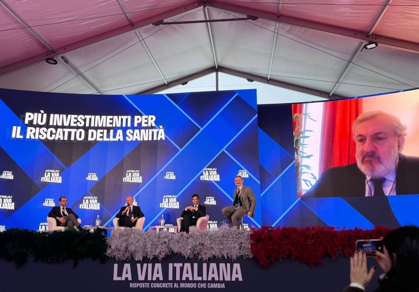 Multe ai no vax, Emiliano ad Atreju: «”Amnistia” assurda». La Russa: «Chi la dura la vince…» Multe ai no vax, Emiliano ad Atreju: «”Amnistia” assurda». La Russa: «Chi la dura la vince…»