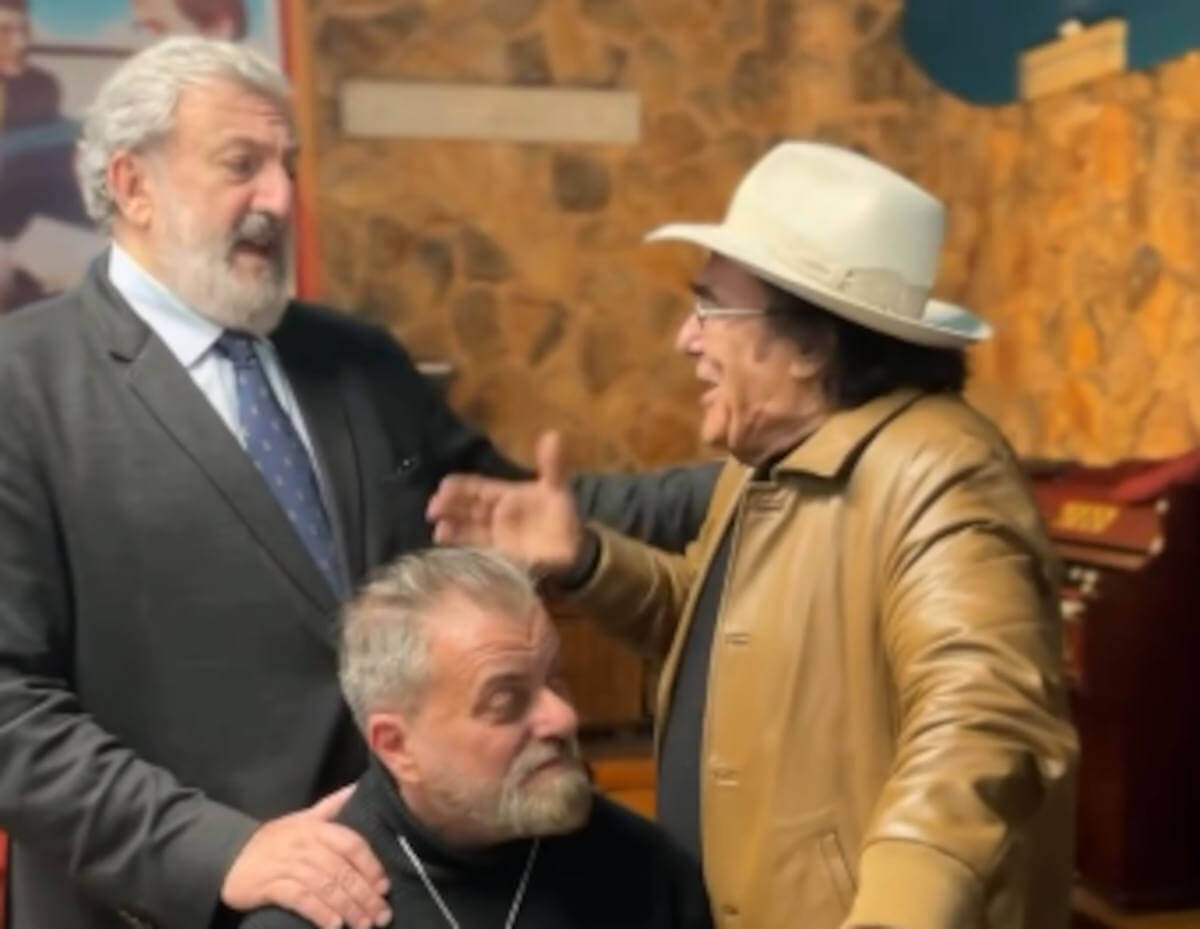 Natale, Emiliano fa visita ad Al Bano: «La Puglia è la nostra seconda mamma». E insieme cantano “Felicità” – VIDEO