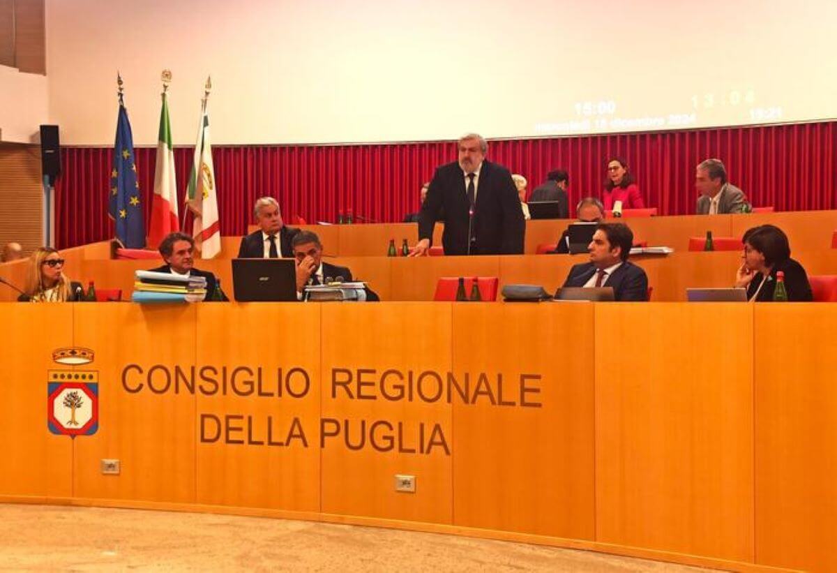 Puglia, la maggioranza si ricompatta sul Bilancio. Emiliano: «Non è escluso che per me sia l’ultimo. Ho fatto il mio dovere» Puglia, la maggioranza si ricompatta sul Bilancio. Emiliano: «Non è escluso che per me sia l’ultimo. Ho fatto il mio dovere»