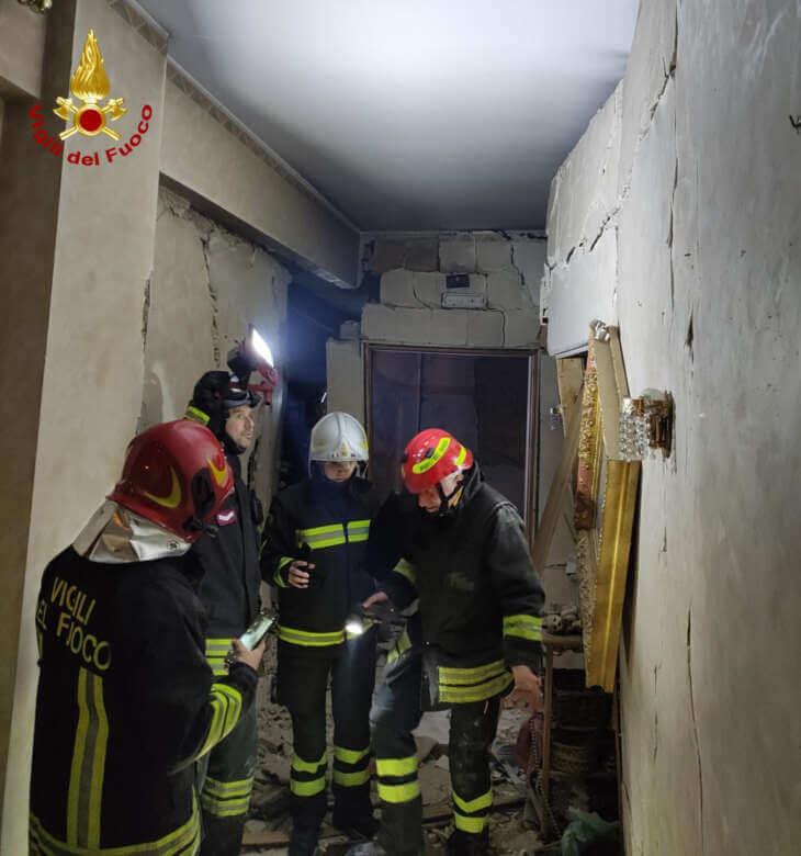 Esplosione e incendio in una palazzina a Ruvo di Puglia: due feriti e due famiglie evacuate