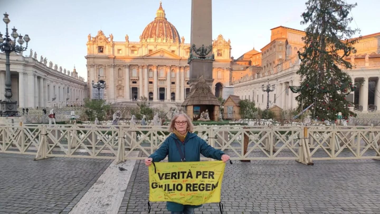Giubileo, l’appello del Papa: «Basta guerre». I Regeni in piazza San Pietro “verità per Giulio”