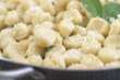 Tragedia a Roma, bimba di 9 anni muore dopo aver mangiato gli gnocchi: era allergica. Donati gli organi