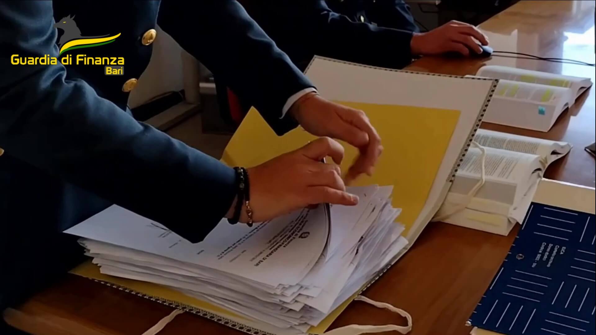 Bari, fatture false per evadere il fisco: un giro da 10 milioni. Coinvolte anche imprese eccellenti Bari, fatture false per evadere il fisco: un giro da 10 milioni. Coinvolte anche imprese eccellenti