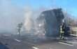 Tir carico di vino in fiamme sulla statale 379 nel Brindisino: chiusa la strada. Nessun ferito