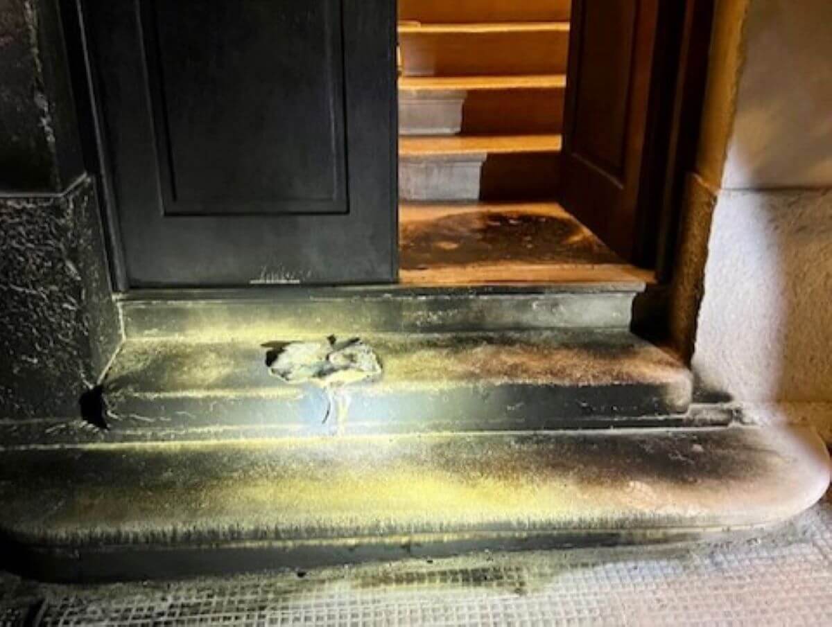 Incendio del portone di casa dell’eurodeputato Ventola: acquisiti i video di tutte le telecamere a Canosa
