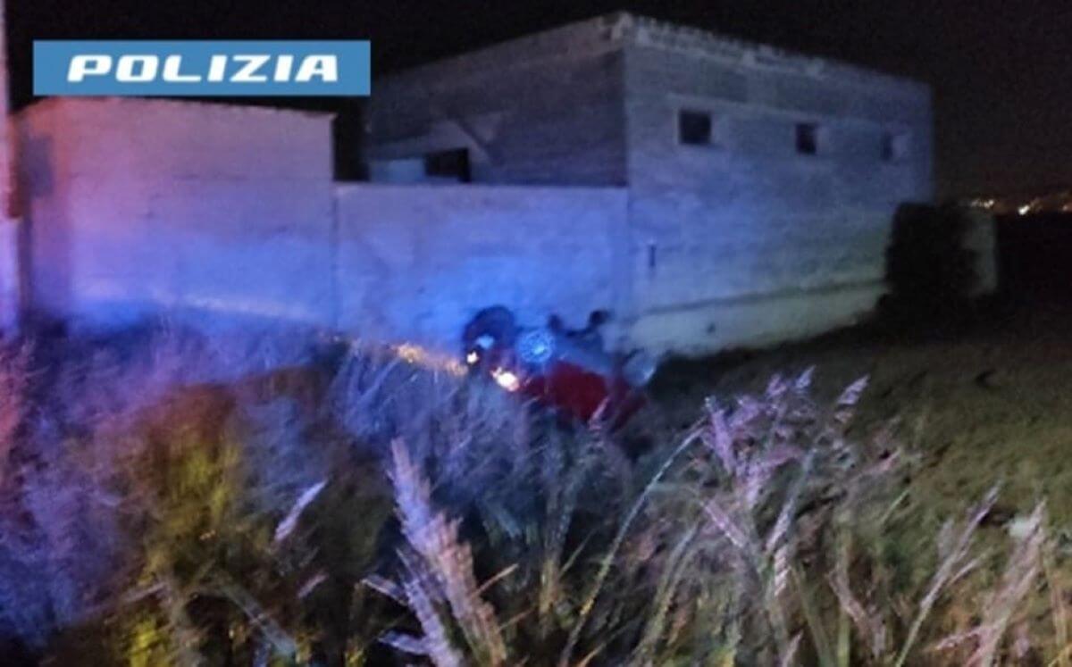 L’auto finisce in una scarpata: paura per un 30enne nel Tarantino. Salvato da poliziotti fuori servizio L’auto finisce in una scarpata: paura per un 30enne nel Tarantino. Salvato da poliziotti fuori servizio