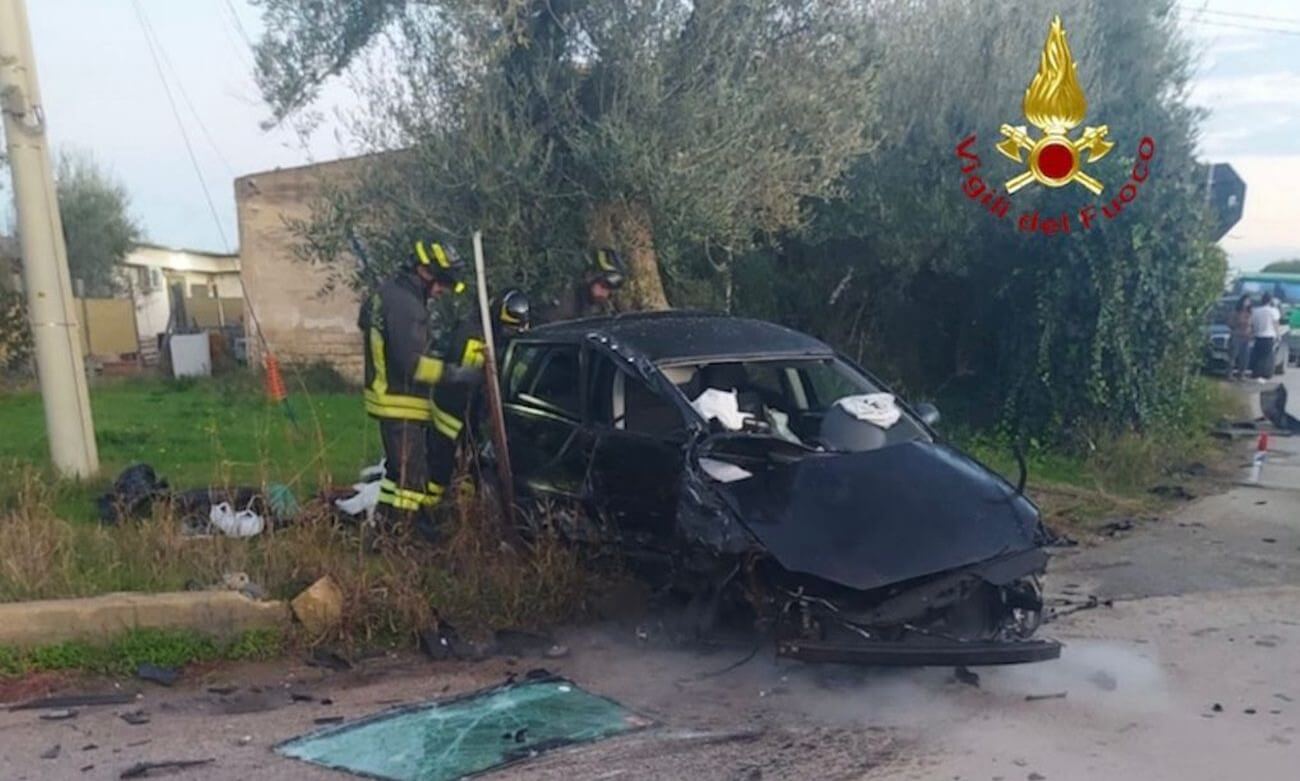 Incidente a Barletta: una 51enne muore in ospedale dopo lo scontro tra 2 auto, altre 4 persone ferite Incidente a Barletta: una 51enne muore in ospedale dopo lo scontro tra 2 auto, altre 4 persone ferite