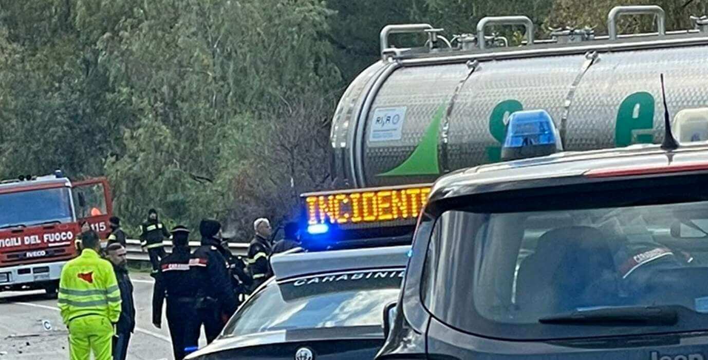 Incidente nel Palermitano, scontro tra un’auto e un camion cisterna: morti due giovani. Tre feriti