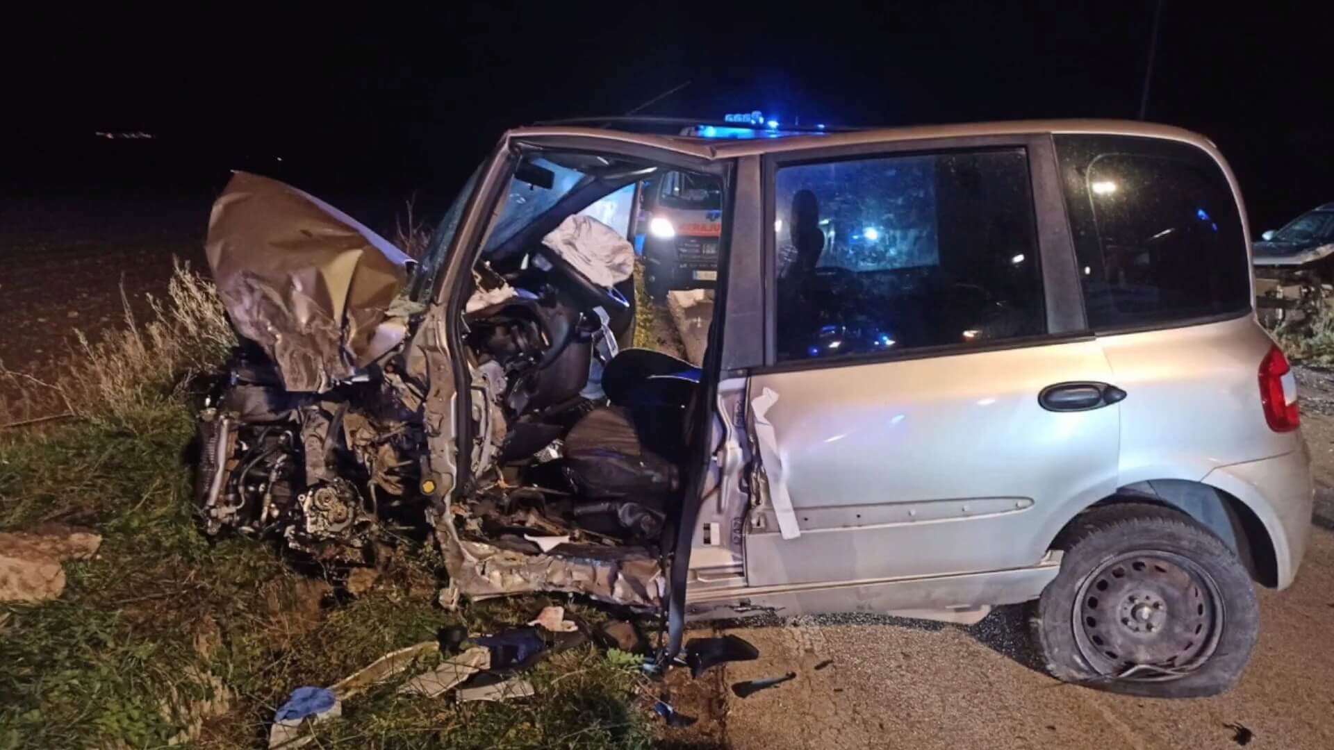 Scontro frontale tra due auto sulla strada provinciale 5 nel Foggiano: sei feriti, due in codice rosso