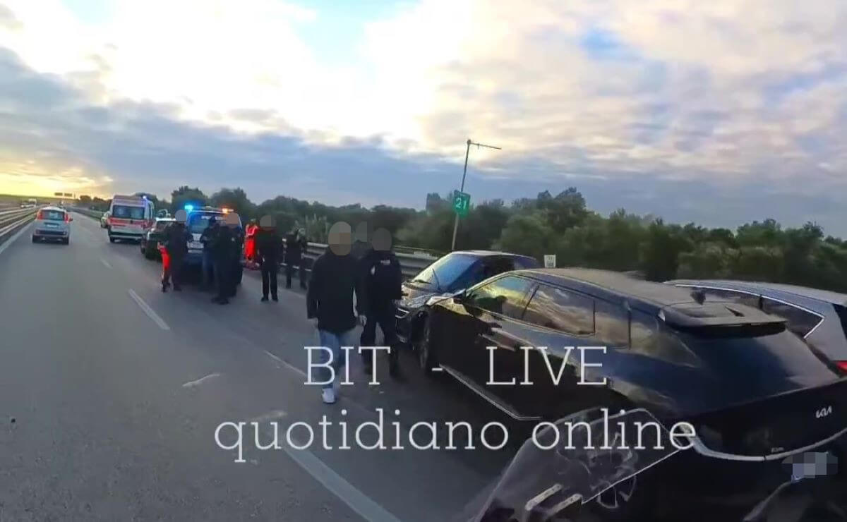 Folle inseguimento sulla strada statale 16 da Bisceglie a Giovinazzo: fermata un’auto Folle inseguimento sulla strada statale 16 da Bisceglie a Giovinazzo: fermata un’auto