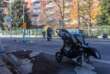 Milano, tir travolge mamma con due bimbi nel passeggino: muore una 34enne. Arrestato l’autista