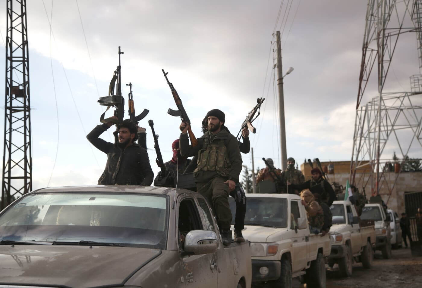 Siria, contro i terroristi l’avanzata di Assad con Turchia e Russia. Ong: «Oltre 500 morti»