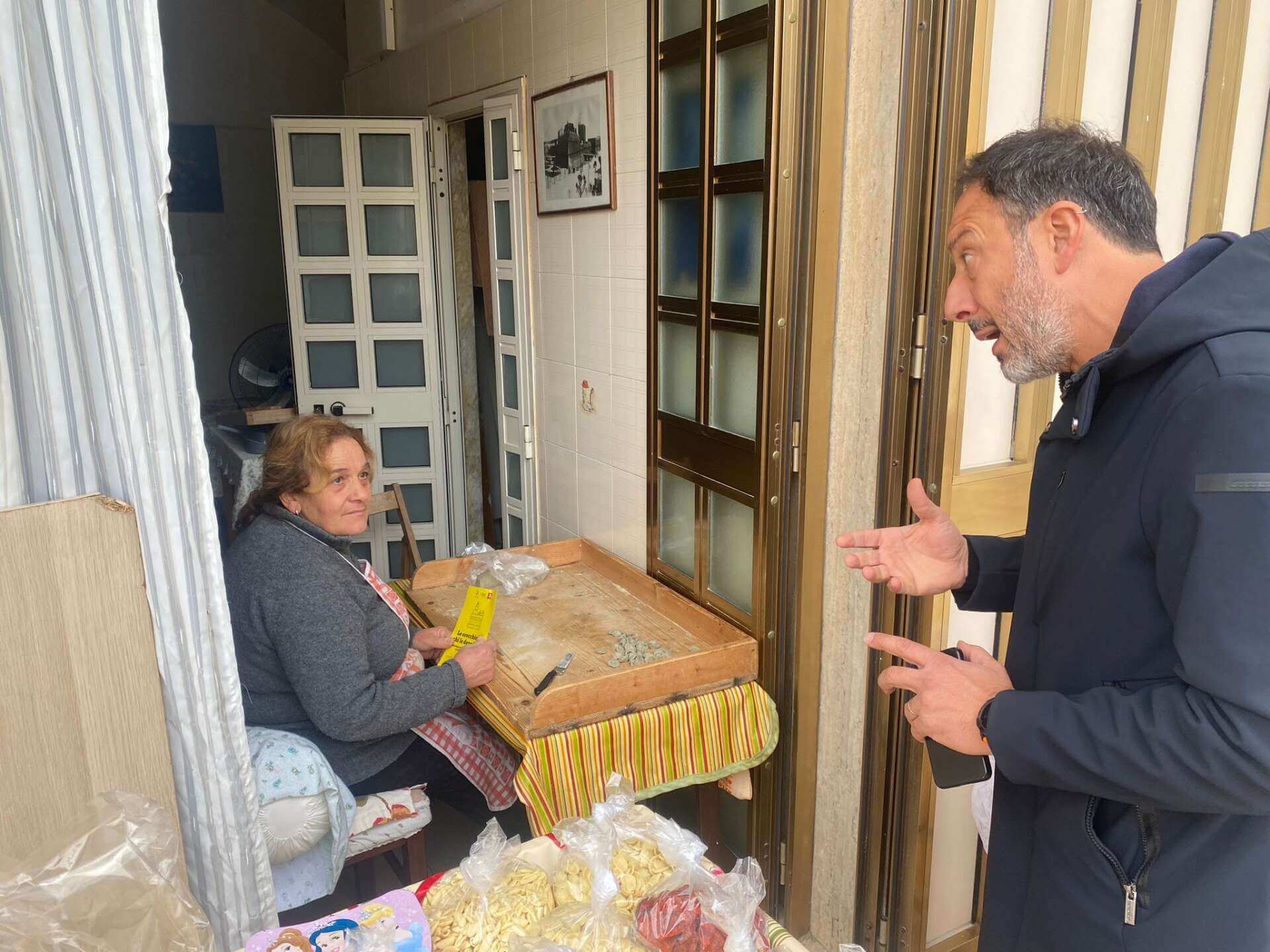 Bari, via alla mappatura delle pastaie nella città vecchia: «Partecipino al corso per la regolarizzazione» Bari, via alla mappatura delle pastaie nella città vecchia: «Partecipino al corso per la regolarizzazione»