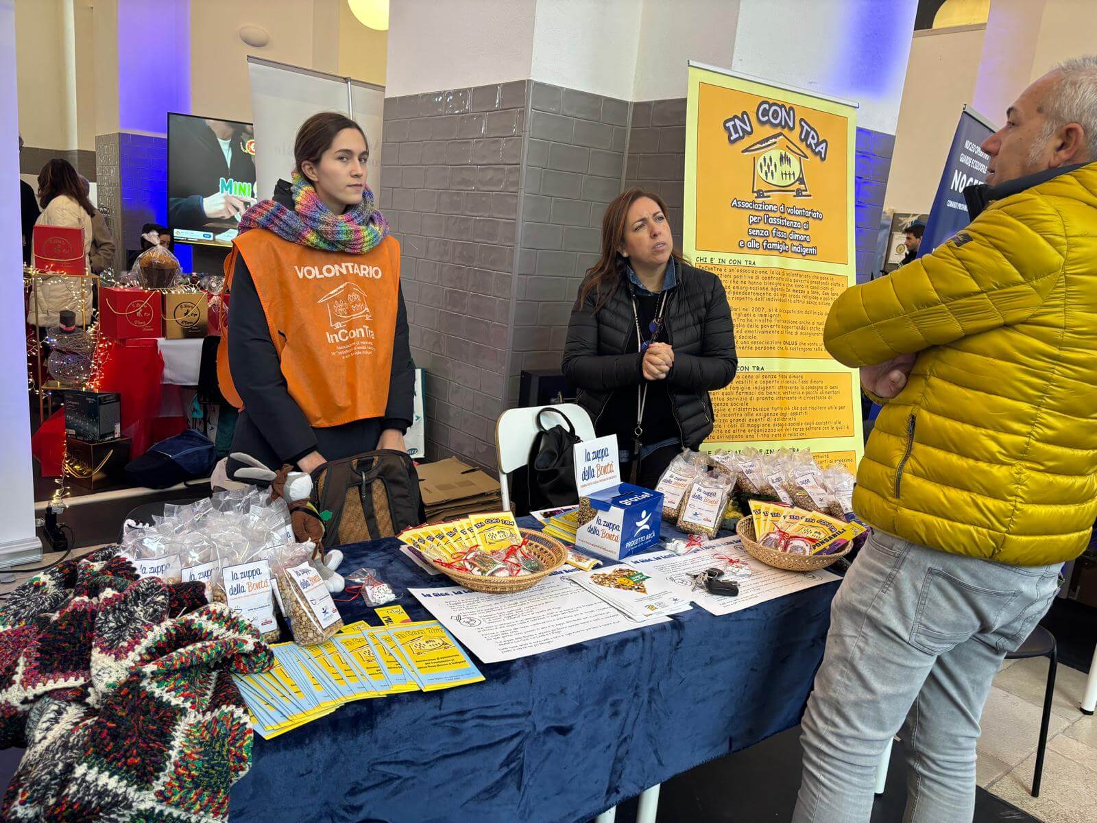 Il Meeting del Volontariato a Bari: associazioni “in mostra” tra storie, impegno e artigianato – FOTO Il Meeting del Volontariato a Bari: associazioni “in mostra” tra storie, impegno e artigianato – FOTO