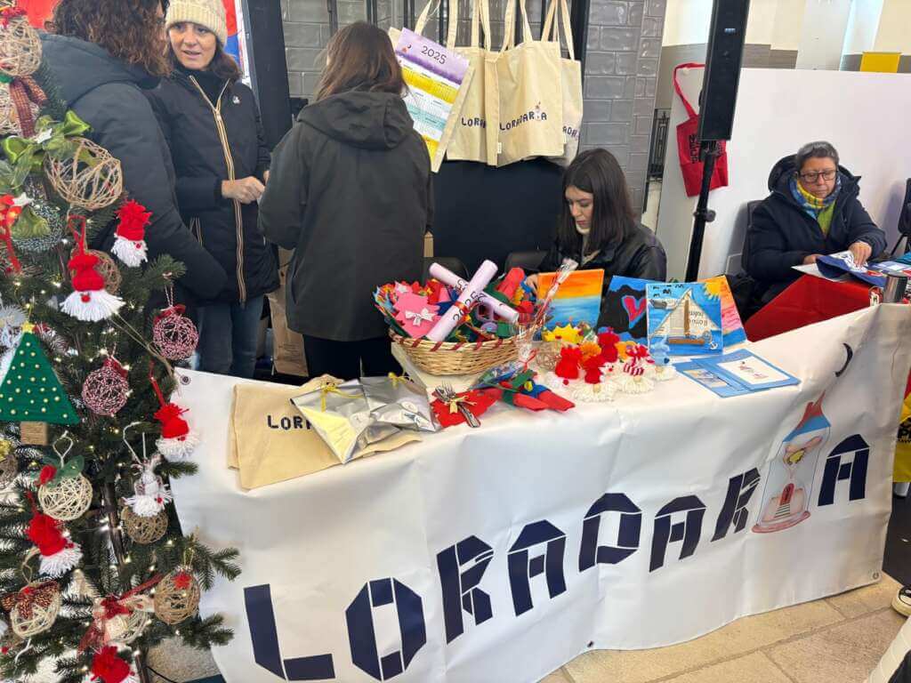 Il Meeting del Volontariato a Bari: associazioni “in mostra” tra storie, impegno e artigianato – FOTO Il Meeting del Volontariato a Bari: associazioni “in mostra” tra storie, impegno e artigianato – FOTO