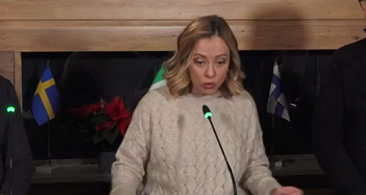 Vertice Nord-Sud, Meloni: «Minacciati da russi e criminali. La sicurezza è difesa»