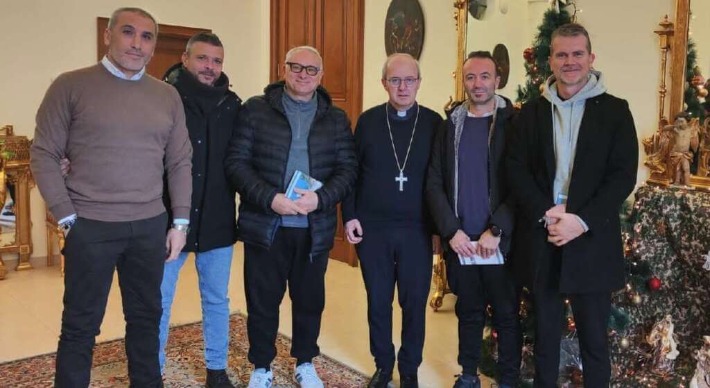 Galleria foto 'Manfredonia, l’arcivescovo Moscone alla rinascita degli ex lavoratori Manfreplast: «Una speranza»' - foto 1