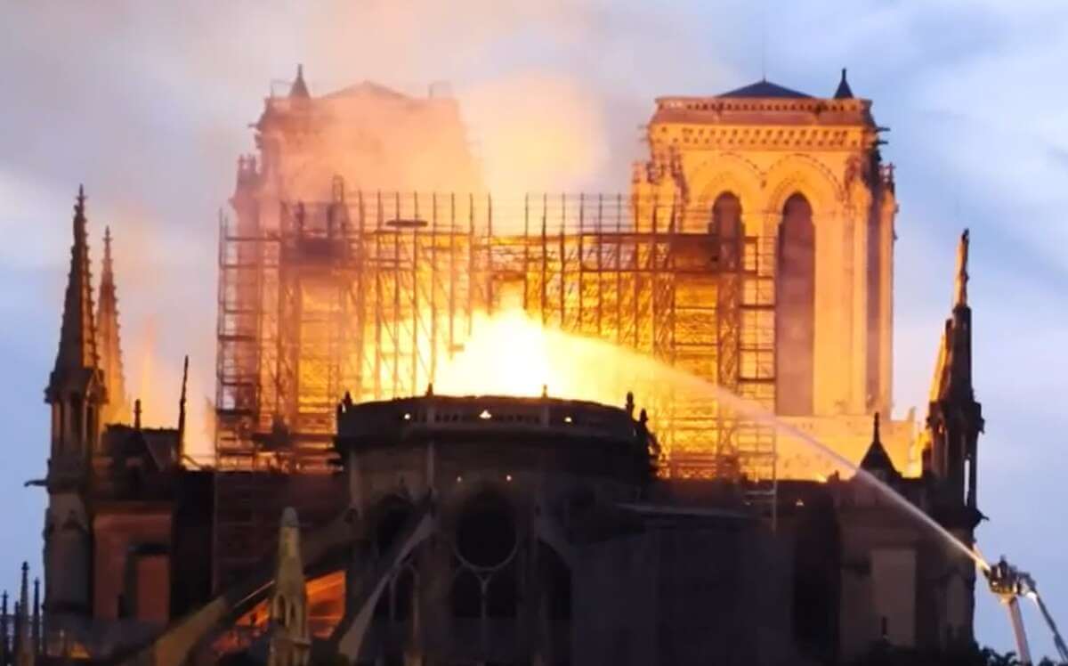 Notre Dame, dal tragico incendio alla rinascita. Trump e Zelensky a Parigi, Macron: «Continuiamo con gli sforzi per la pace»