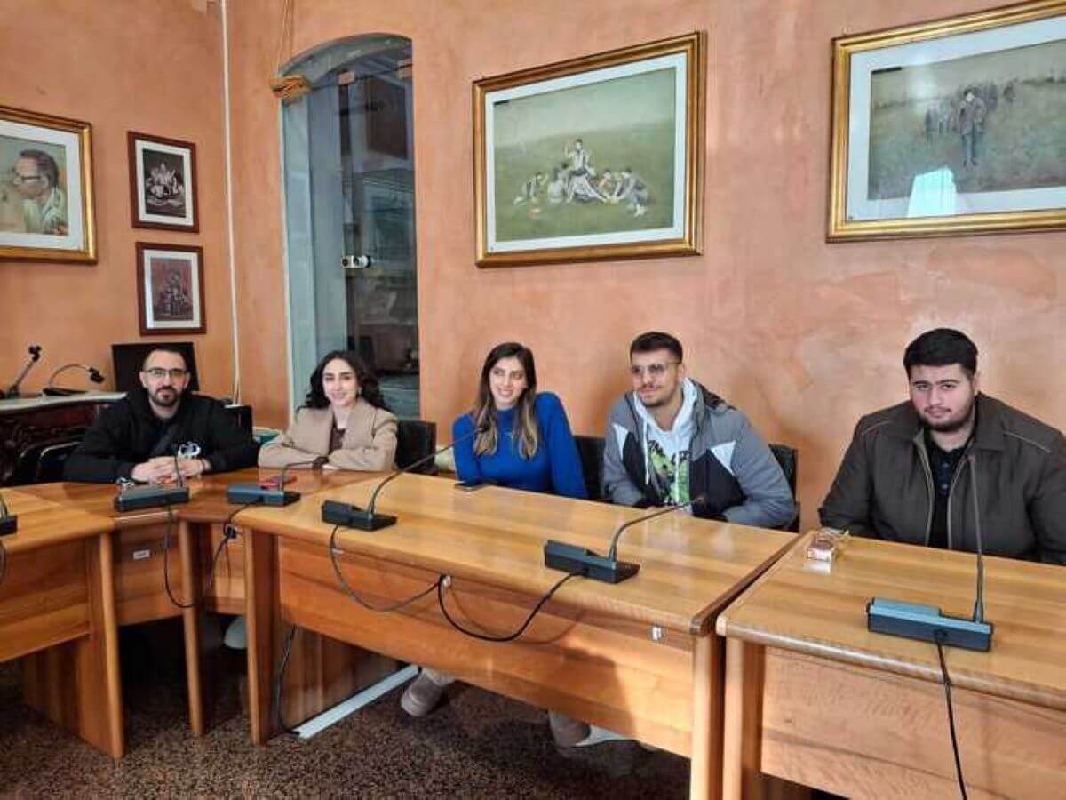 Sei palestinesi in Puglia per un progetto sulle iniziative di pace: «Non vogliamo essere indifferenti» Sei palestinesi in Puglia per un progetto sulle iniziative di pace: «Non vogliamo essere indifferenti»