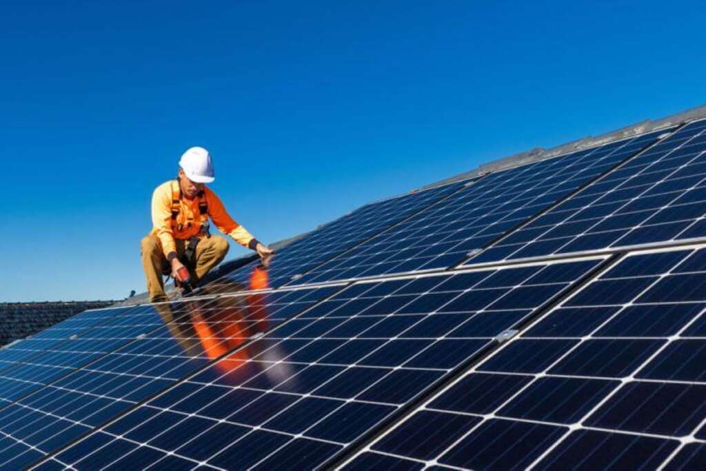 Galleria foto 'Condominio smart e comunità energetiche: la rivoluzione green parte dalla semplicità' - foto 1
