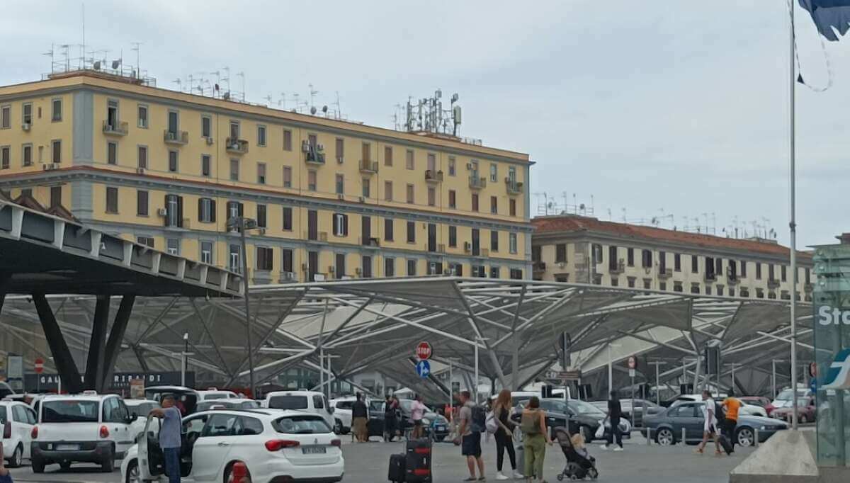 Napoli, 43enne georgiana ferita da un oggetto lanciato da un balcone: in prognosi riservata