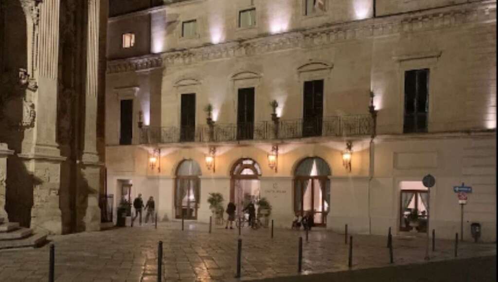 Galleria foto 'Lecce, aggredito con un pugno al volto: la vittima 17enne ha riportato la frattura dello zigomo' - foto 1