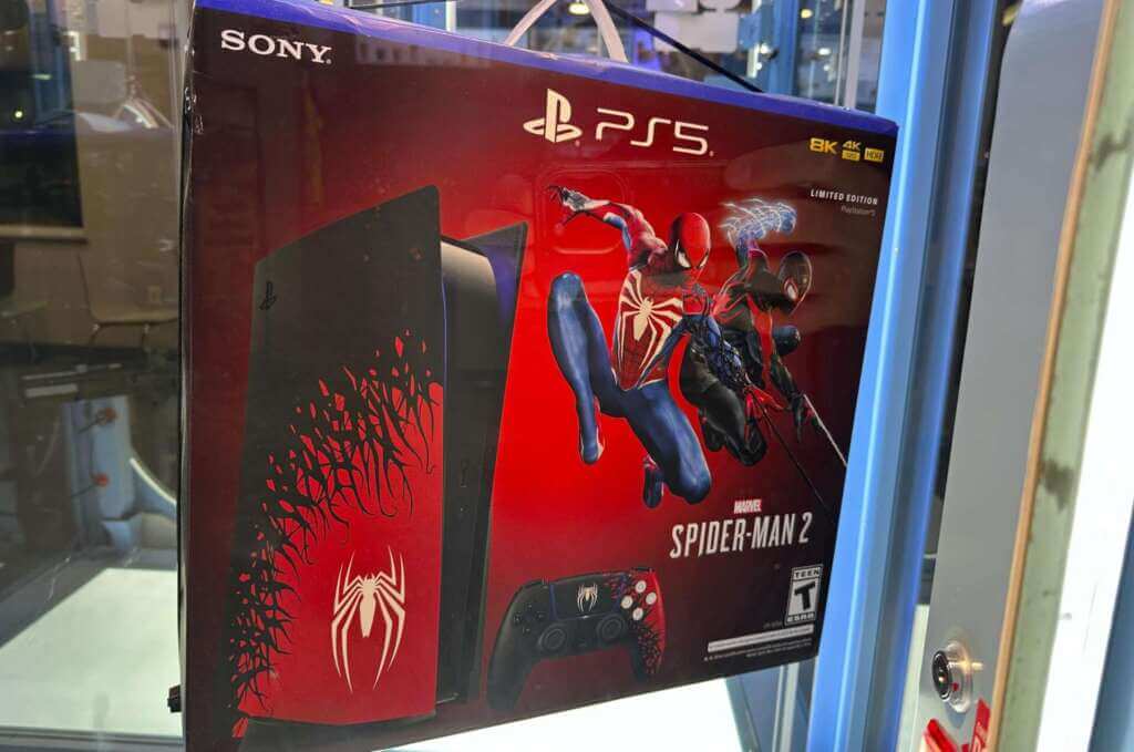 Galleria foto 'Urla nella notte mentre gioca alla Playstation, la vicina accoltella la mamma del giocatore: due denunce' - foto 1