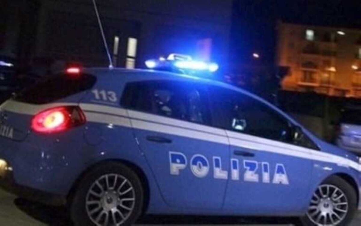 Taranto, importuna una donna e si scaglia contro i poliziotti intervenuti in suo soccorso: 26enne arrestato Taranto, importuna una donna e si scaglia contro i poliziotti intervenuti in suo soccorso: 26enne arrestato