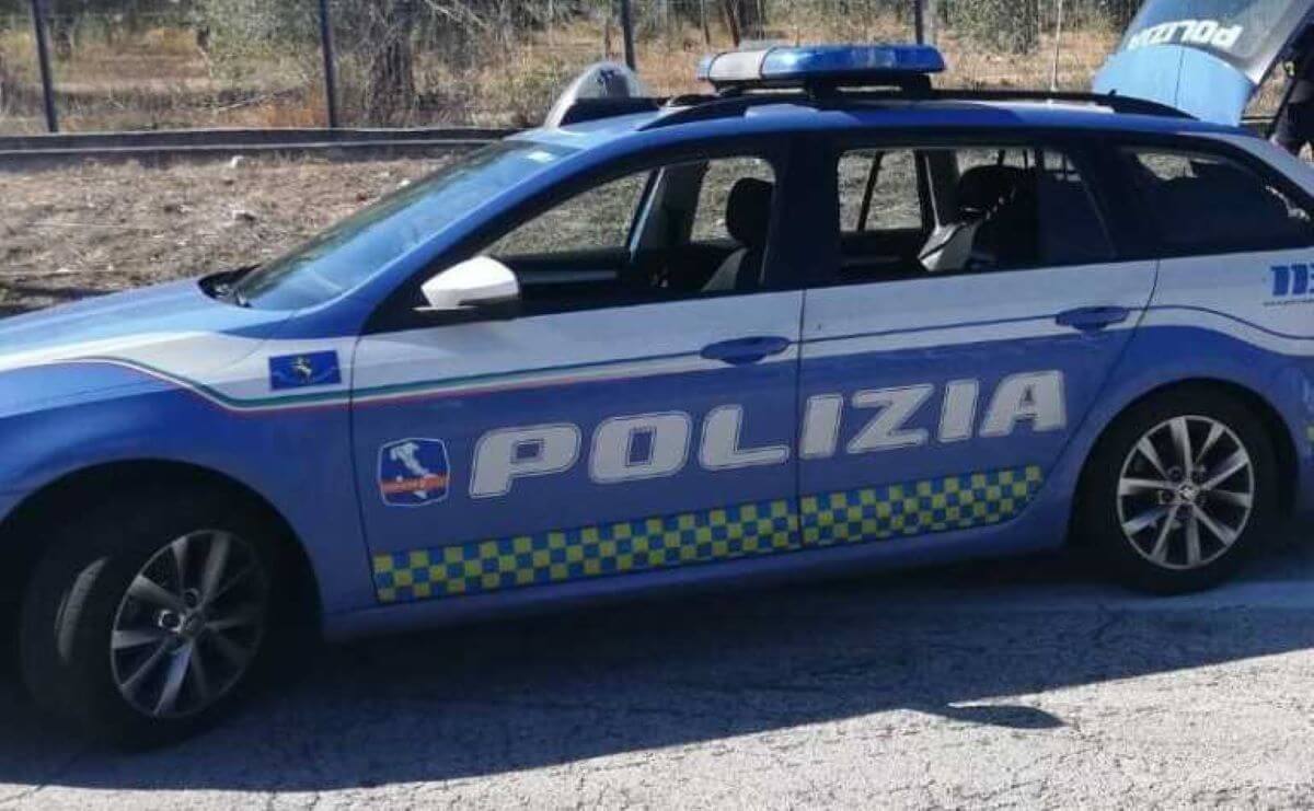 Bisceglie, fermo sulla A14 per una “sosta tecnica”: tir derubato del carico da 32mila euro Bisceglie, fermo sulla A14 per una “sosta tecnica”: tir derubato del carico da 32mila euro