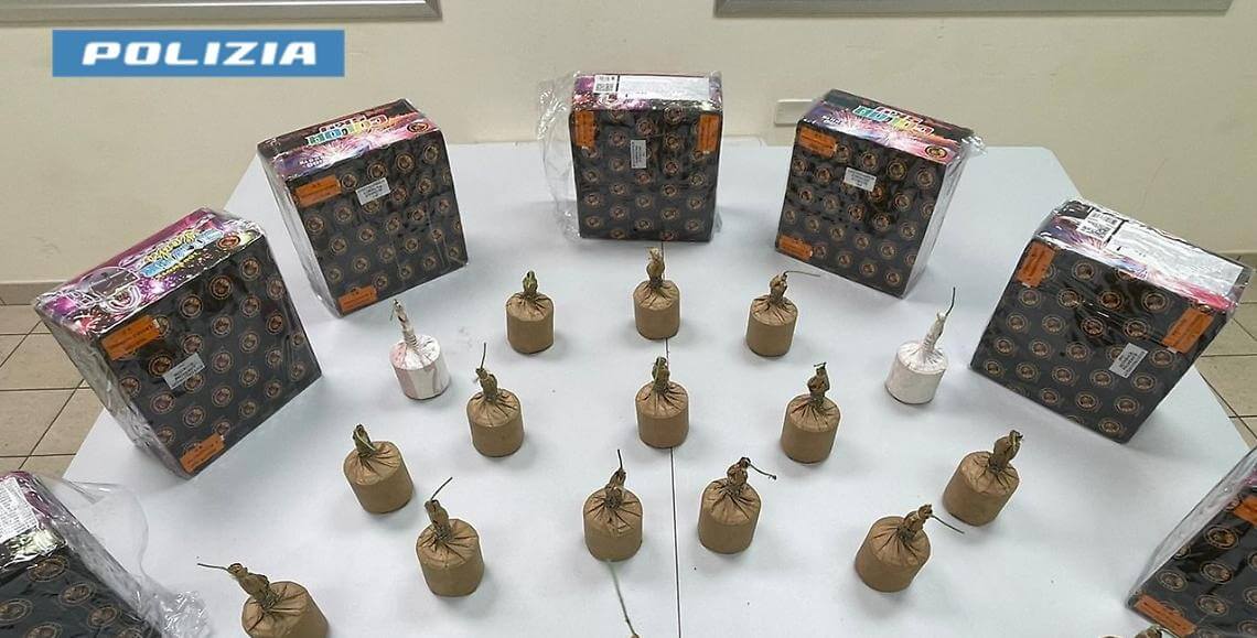 Taranto, sequestrati 5 chili di botti illegali ad un 49enne: «A rischio tutta la palazzina» Taranto, sequestrati 5 chili di botti illegali ad un 49enne: «A rischio tutta la palazzina»