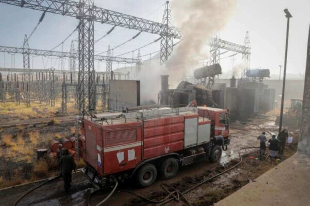 Galleria foto 'Israele attacca Gaza poi bombarda porti e reti elettriche nello Yemen: almeno 25 morti' - foto 1
