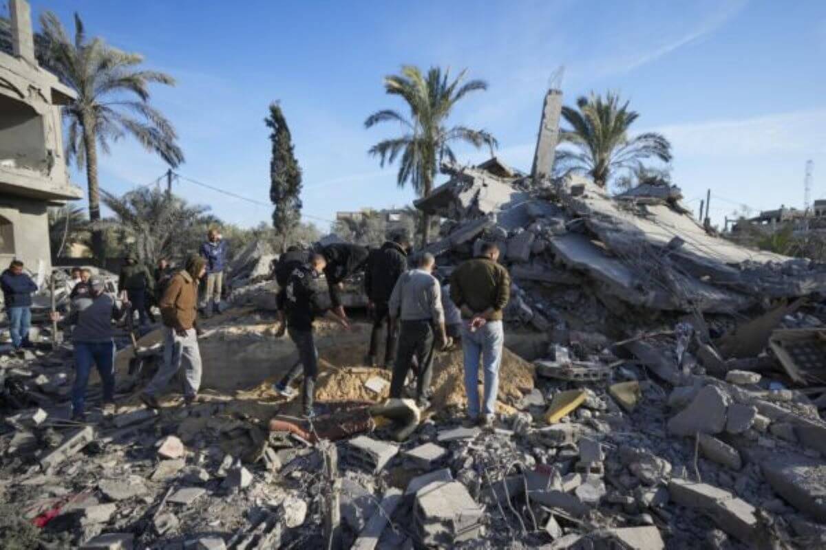Gaza, raid israeliano nel campo profughi di Nuseirat: uccisi cinque reporter