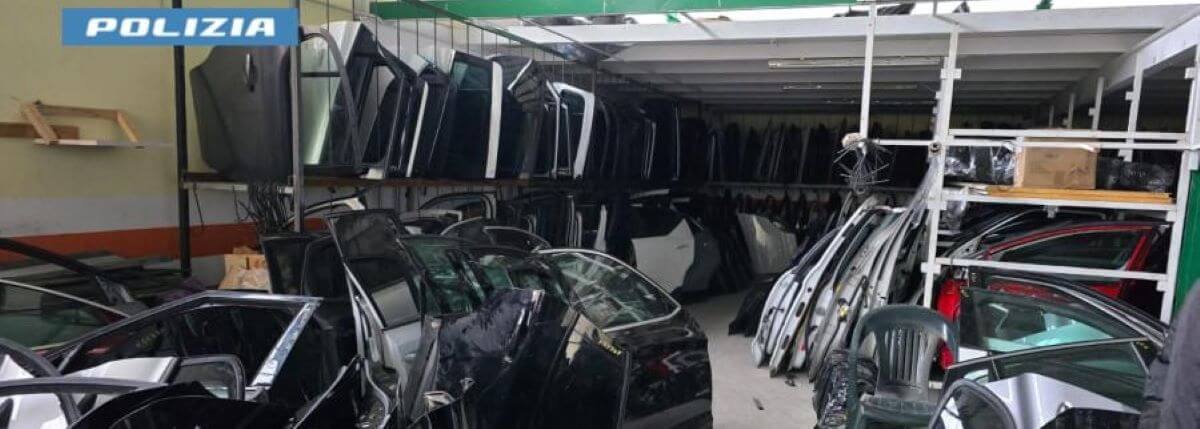 Cerignola, trovate centinaia di parti di auto smontate e pronte per essere vendute: una denuncia