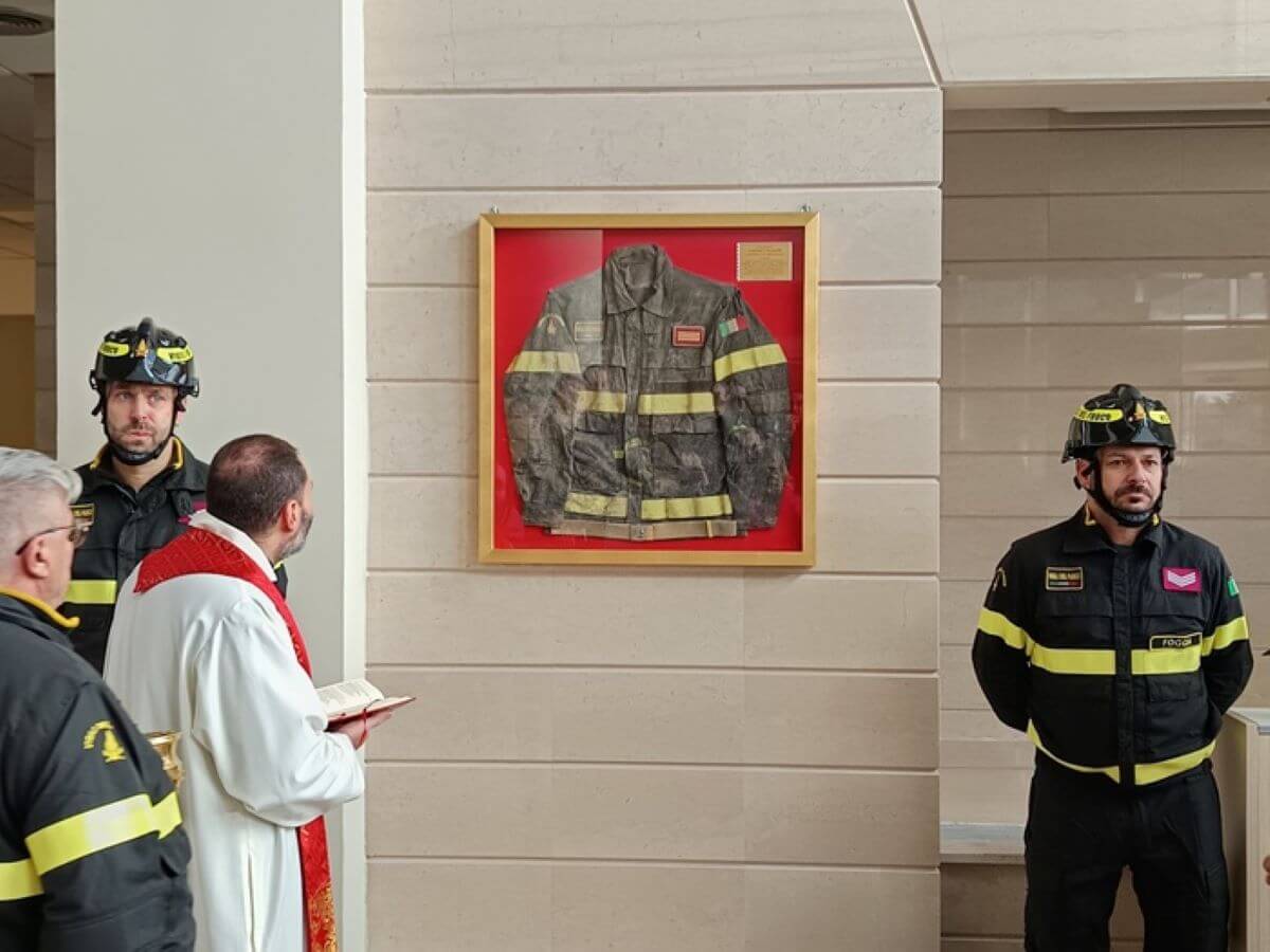 Santa Barbara, a Foggia una teca con la divisa di Antonio Ciccorelli: vigile del fuoco morto in servizio