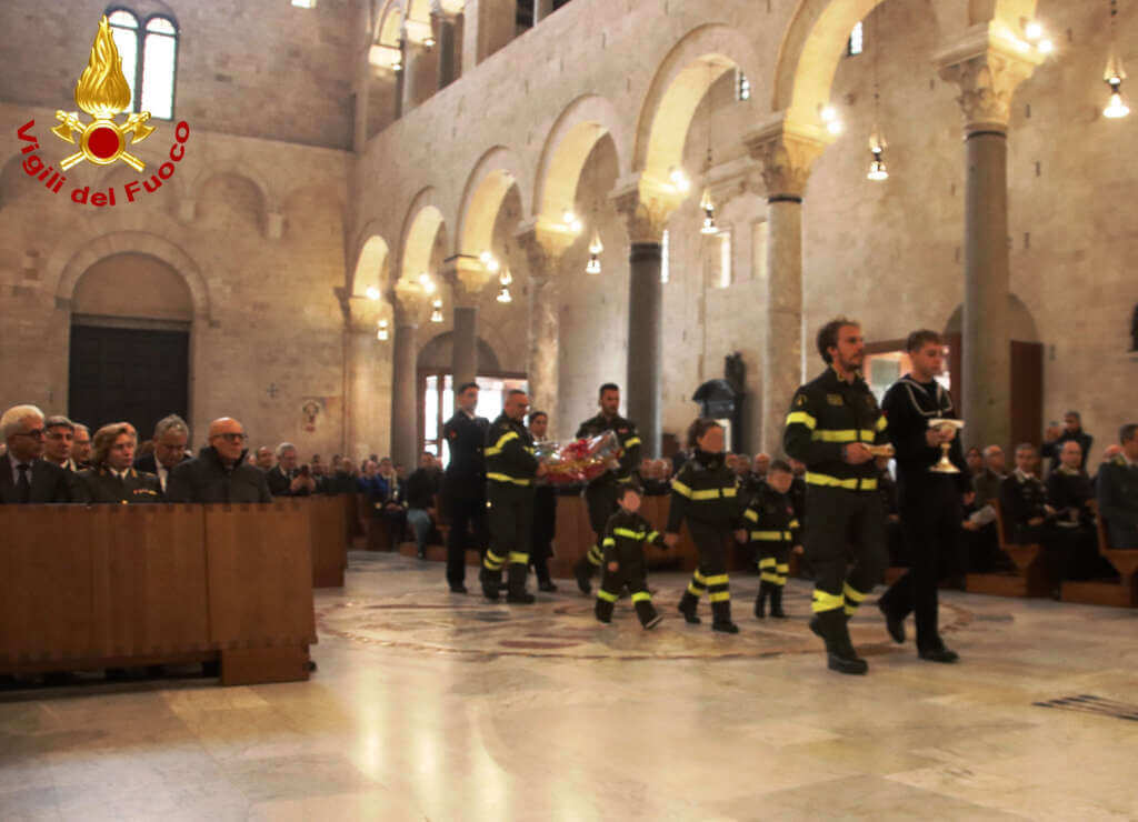Galleria foto 'Bari, il 2024 dei vigili del fuoco: 12.800 interventi in un anno. La festa per Santa Barbara – FOTO' - foto 3