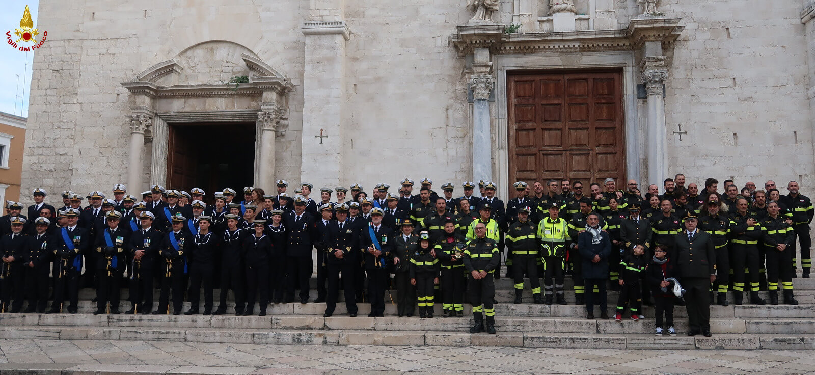 Bari, il 2024 dei vigili del fuoco: 12.800 interventi in un anno. La festa per Santa Barbara – FOTO