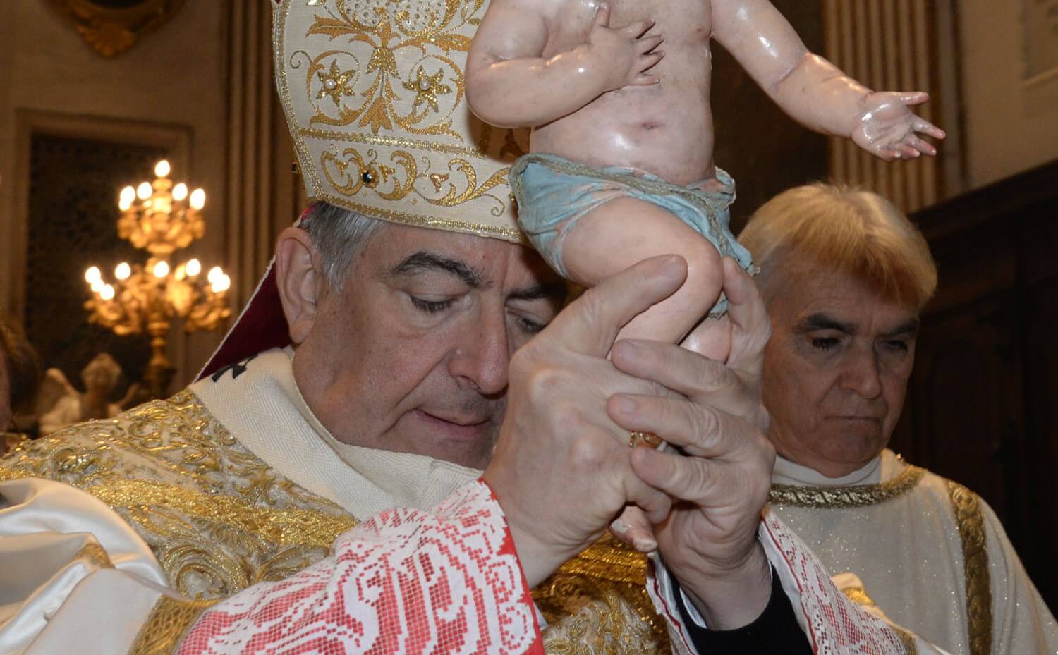 Lecce, il messaggio di Natale dell’arcivescovo Michele Seccia: «Attesa per la pace nel mondo»