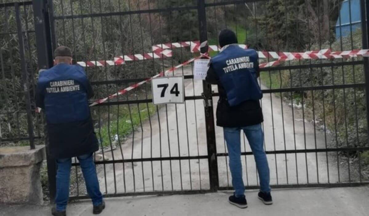 Rifiuti dell’ex Ilva in una gravina di Statte, i legali degli imputati: «Il processo va trasferito a Potenza» Rifiuti dell’ex Ilva in una gravina di Statte, i legali degli imputati: «Il processo va trasferito a Potenza»