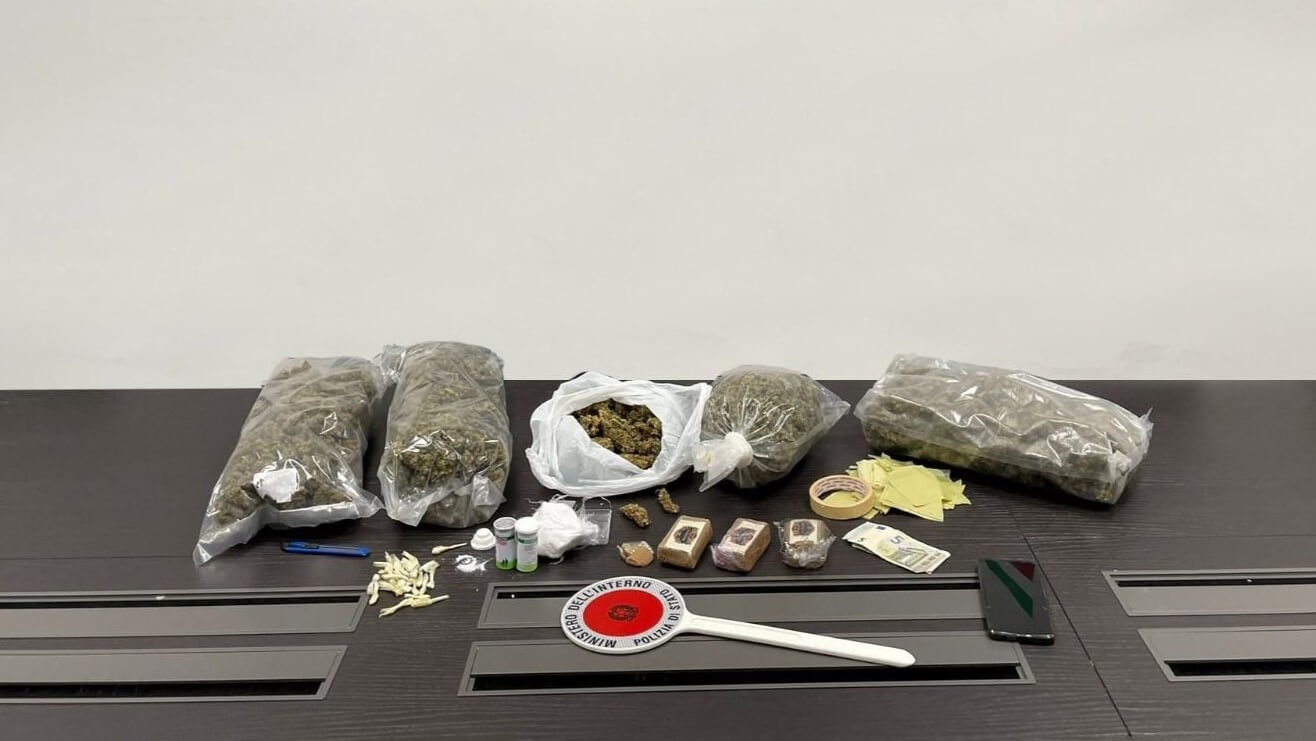Nasconde in casa quasi due chili e mezzo di droga: arrestato un 40enne a Trani