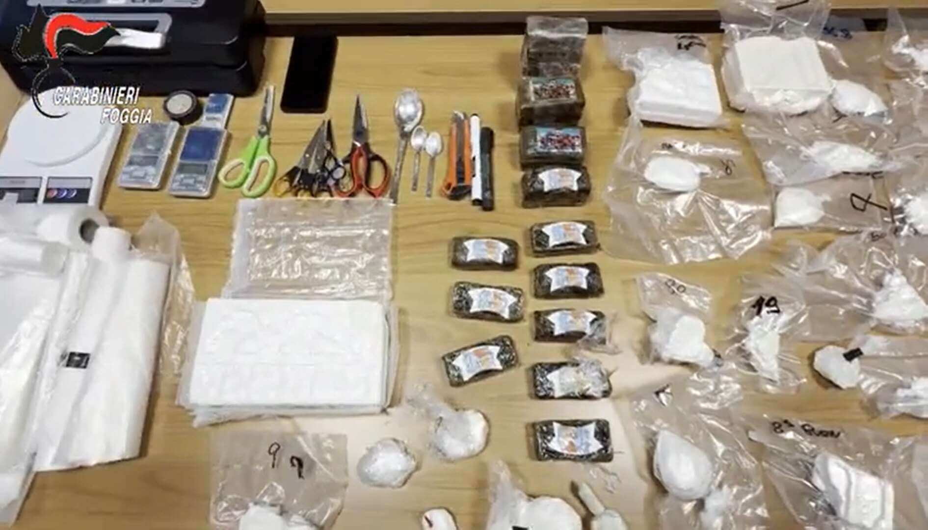 Spaccio e droga nel Foggiano, sequestrati 6 chili di stupefacenti e una pistola: 4 arresti – VIDEO