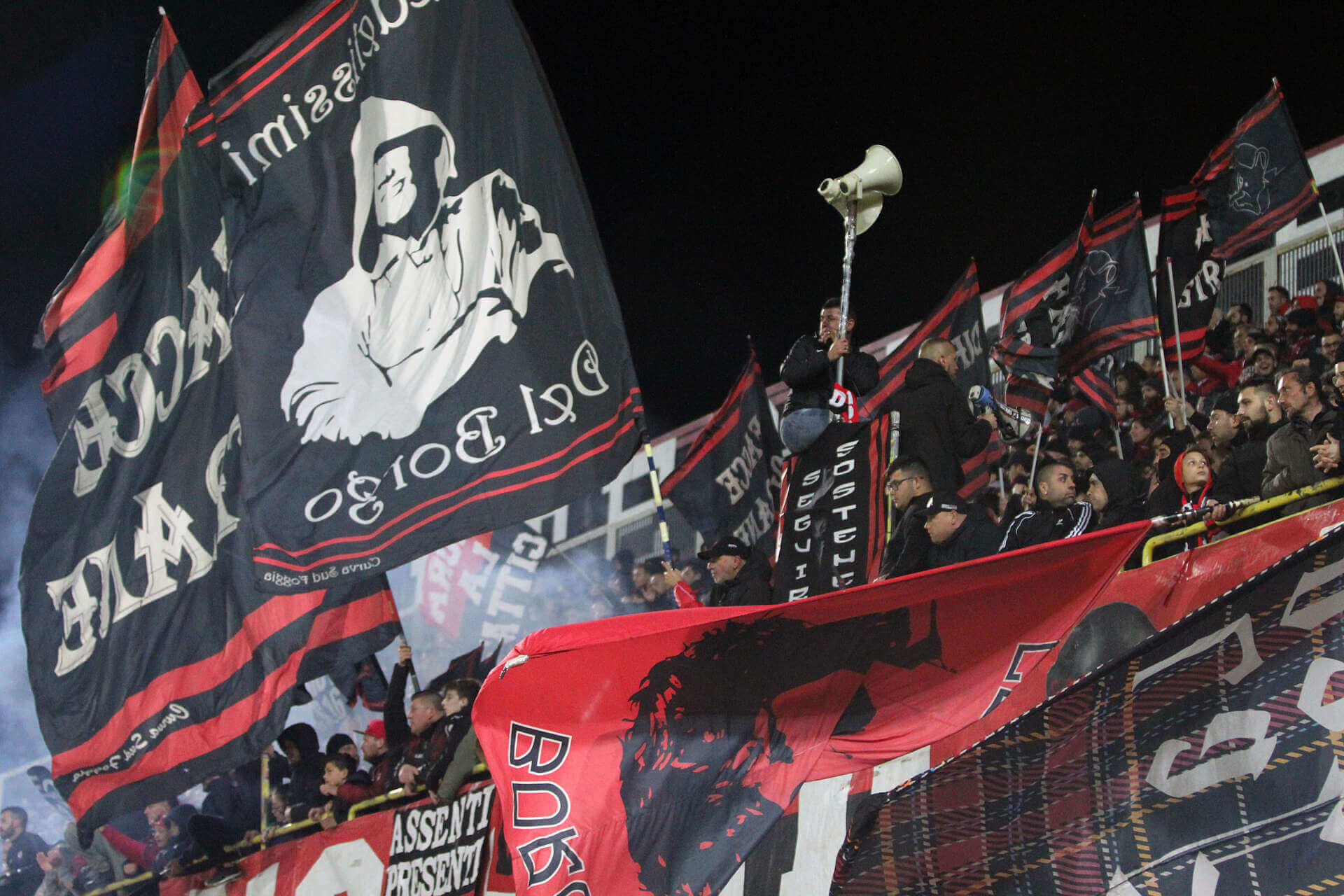 Serie C, paura in Foggia-Giugliano: arrestati due ultras per aver aggredito gli steward a fine partita Serie C, paura in Foggia-Giugliano: arrestati due ultras per aver aggredito gli steward a fine partita