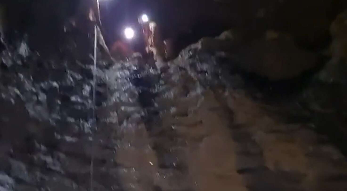 Bergamo, speleologa infortunata in una grotta: operazioni di soccorso lunghe e complesse Bergamo, speleologa infortunata in una grotta: operazioni di soccorso lunghe e complesse