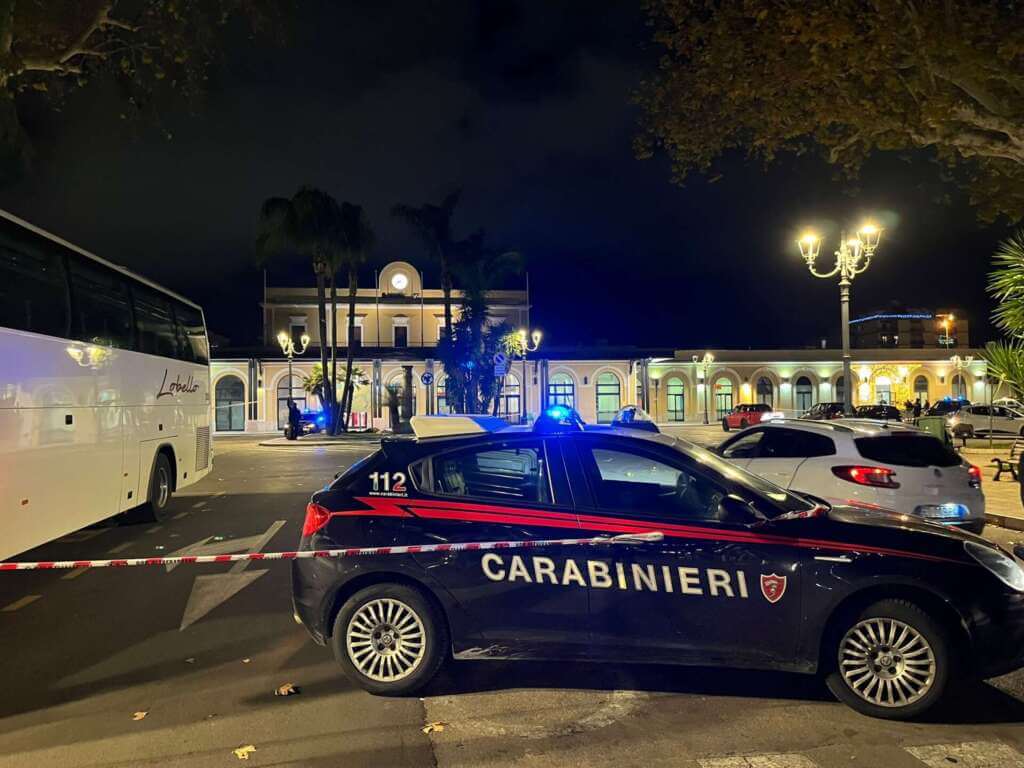 Brindisi, una valigia abbandonata fa scattare l’allarme bomba – FOTO