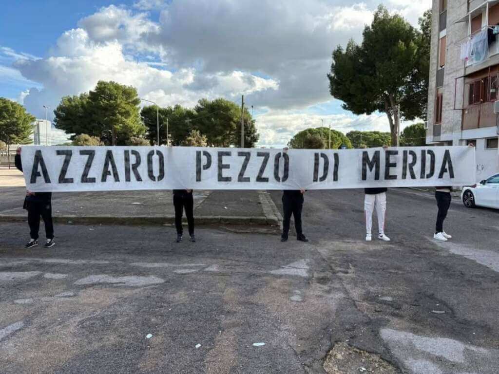 Taranto calcio, esplode la protesta in città: striscioni contro il sindaco Melucci e il suo vice Azzaro