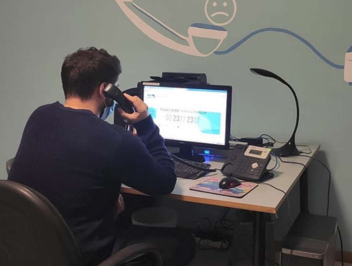 Natale, i volontari di “TelefonoAmico” attivi h24: «Nel 2023 620 richieste di aiuto in 3 giorni» Natale, i volontari di “TelefonoAmico” attivi h24: «Nel 2023 620 richieste di aiuto in 3 giorni»
