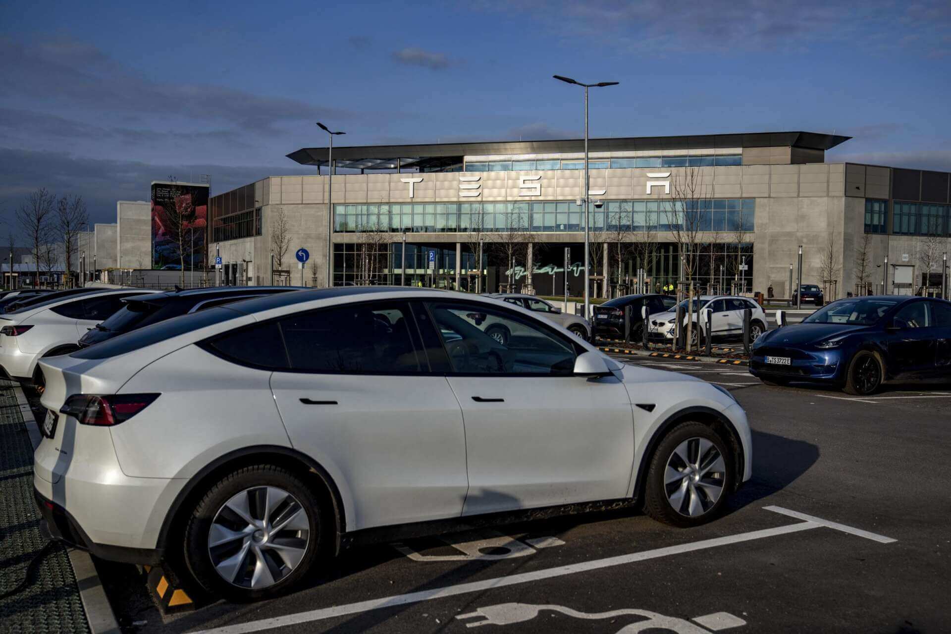 Tasso di motorizzazione italiano più alto dell’Ue: auto elettriche meno dell’1% del totale Tasso di motorizzazione italiano più alto dell’Ue: auto elettriche meno dell’1% del totale