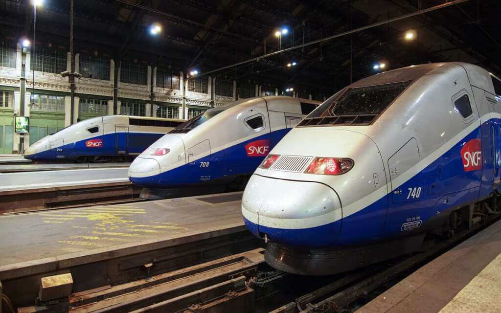 Galleria foto 'Tragedia in Francia, macchinista si lancia da un treno in corsa: traffico ferroviario in tilt' - foto 1