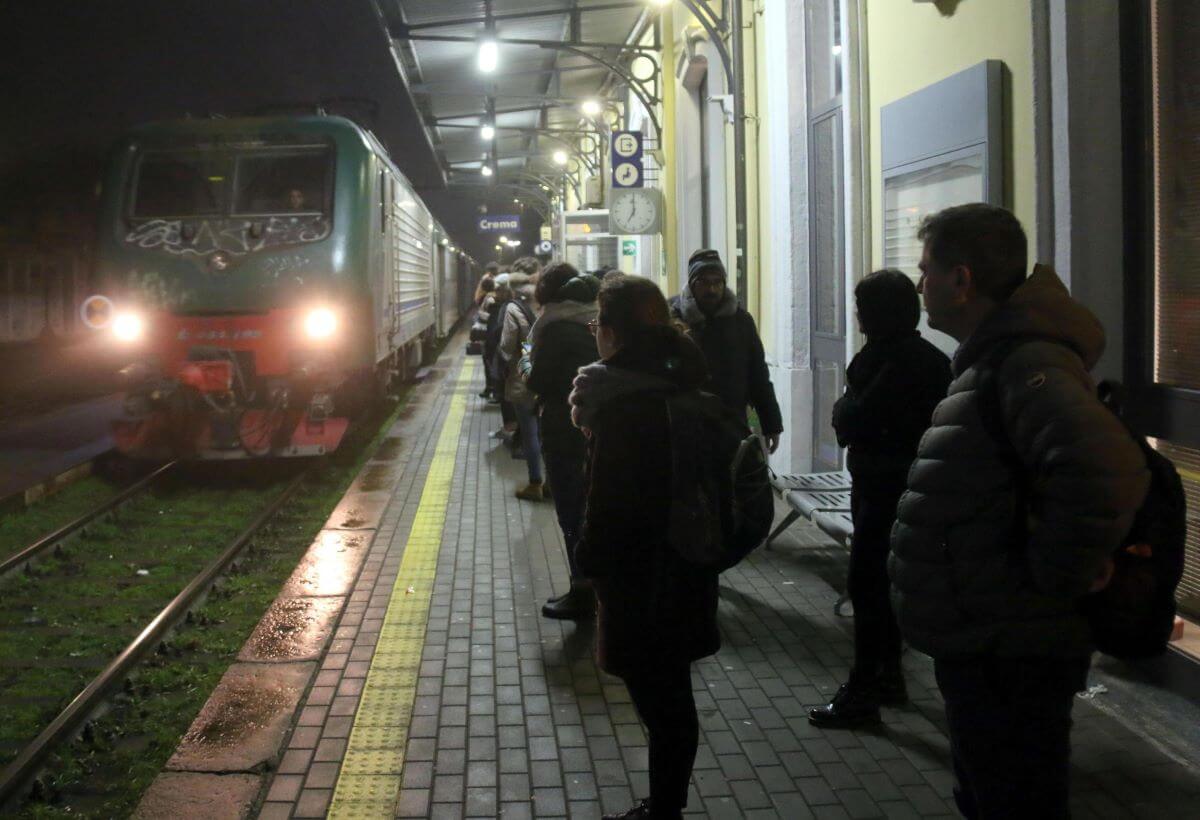 Pendolaria, a Sud meno corse e treni più vecchi: in Puglia linee disagiate Pendolaria, a Sud meno corse e treni più vecchi: in Puglia linee disagiate