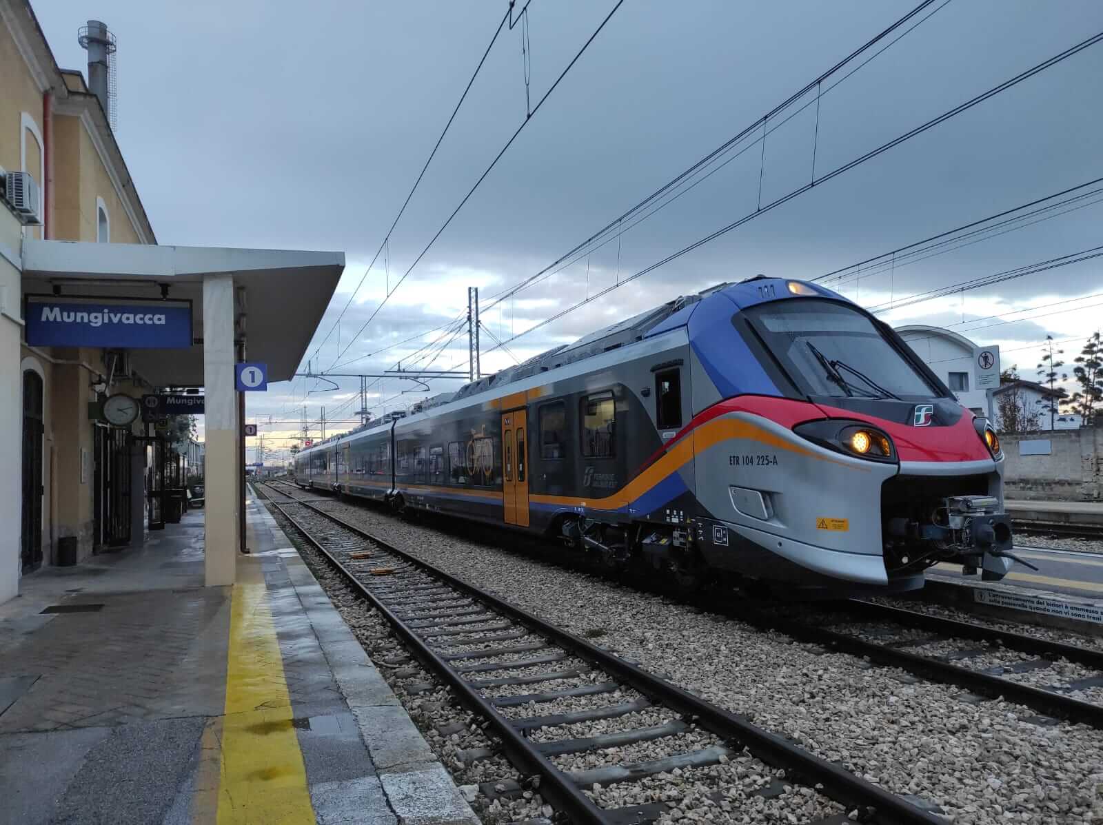 Fse, arrivati in Puglia 3 treni elettrici: entro il 2026 il 50% della flotta sarà a emissioni zero – VIDEO Fse, arrivati in Puglia 3 treni elettrici: entro il 2026 il 50% della flotta sarà a emissioni zero – VIDEO