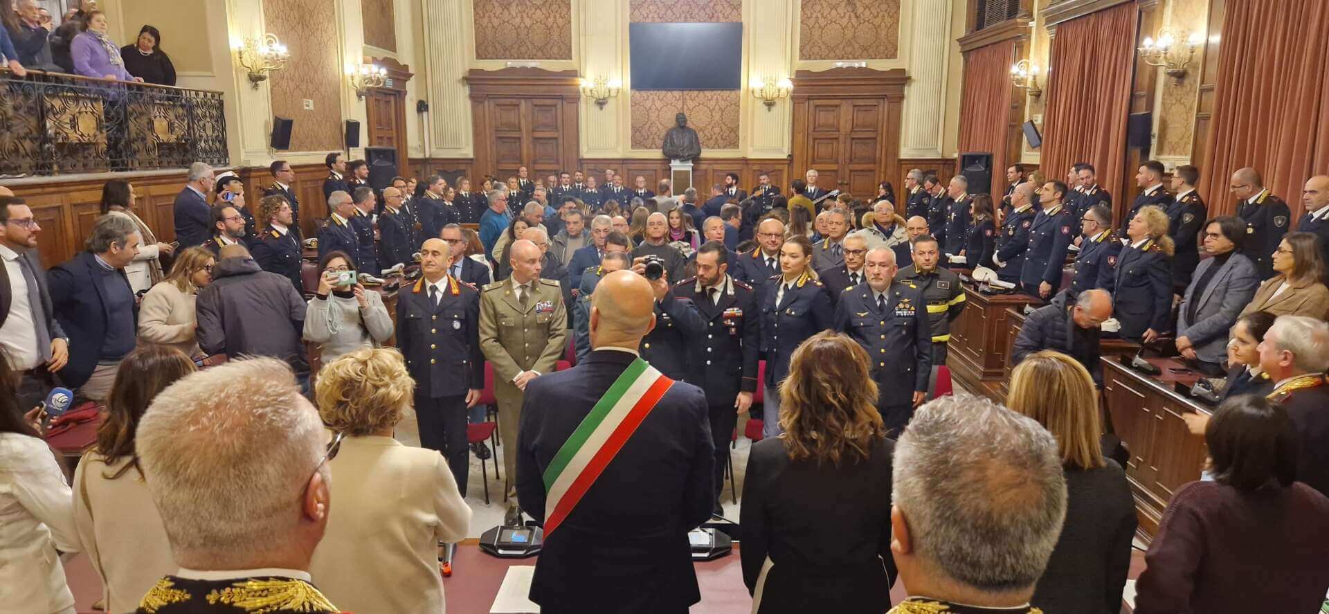 Bari celebra la polizia locale: encomio per 38 agenti e un annullo filatelico speciale Bari celebra la polizia locale: encomio per 38 agenti e un annullo filatelico speciale